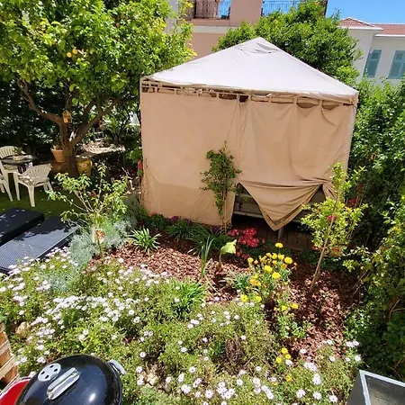 Διαμέρισμα Super Flat, Garden. Bnbrickeys *