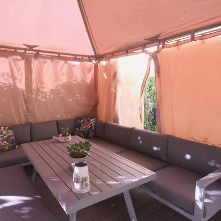 Super Flat, Garden. Bnbrickeys Apartamento *