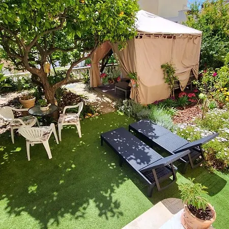 Super Flat, Garden. Bnbrickeys
